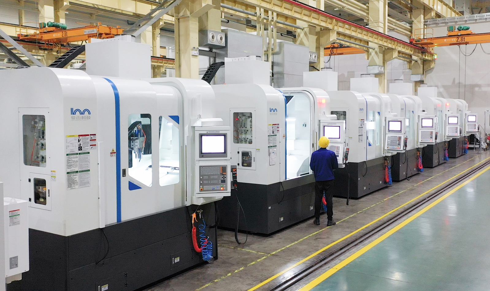 自主研制五轴立式加工中心--配备高精密电主轴、高动态直驱转台,确保复杂工件的高效加工.jpg 自主研制五轴立式加工中心--配备高精密电主轴、高动态直驱转台,确保复杂工件的高效加工.jpg